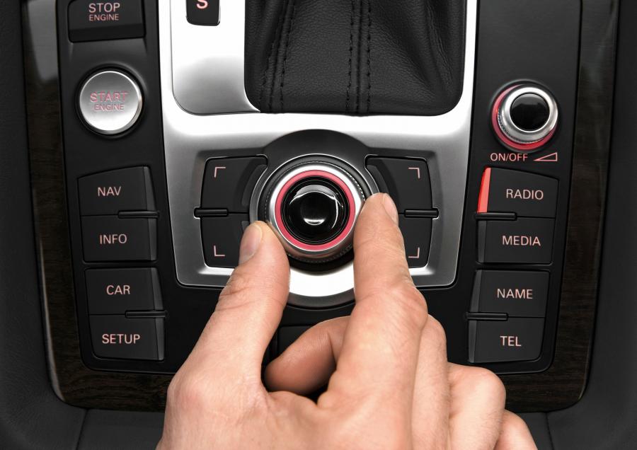 Детали интерьера Audi Q7 3.0 TDI Quattro (4L) 2009 года  (WW) (фото 20 из 51)